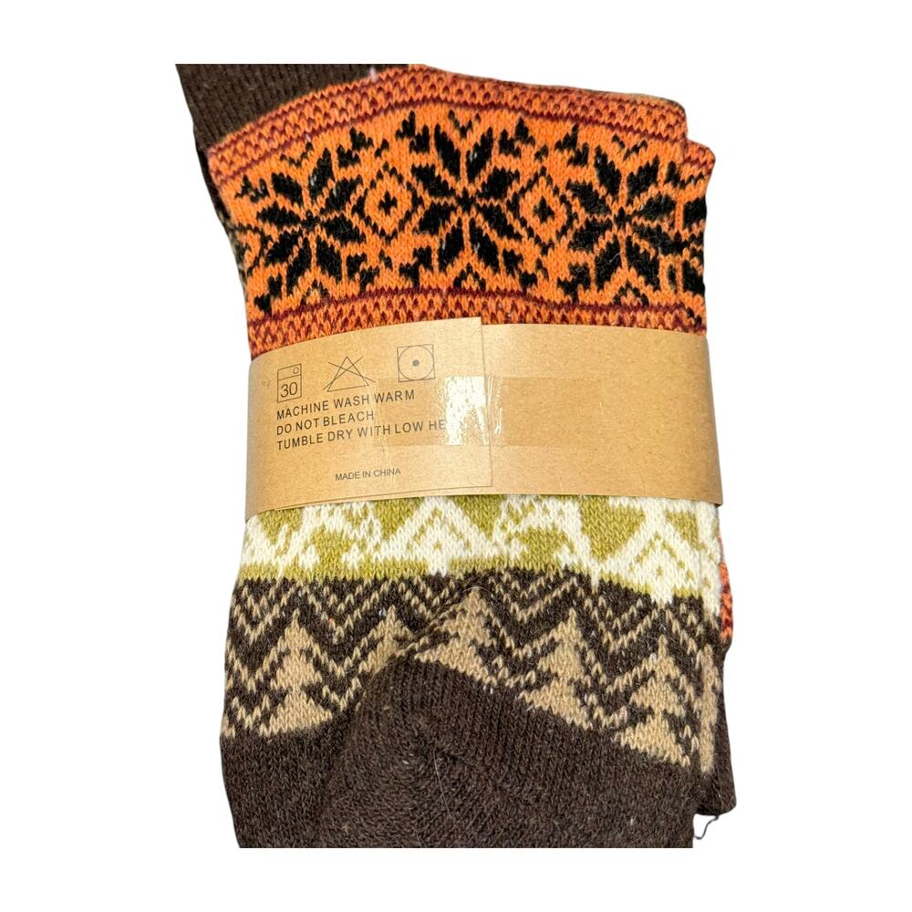 2 Pairs Loritta Style Winter Knit Crew Socks Nordic Pattern NWOT - Picture 4 of 6